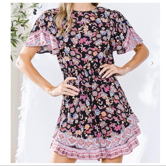 11 Boho Chic Trendy Short Sleeves Floral Ruffle Romper - Picture 4 of 5